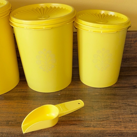 Tupperware vintage Yellow Storage Container Set - Picture 4 of 7